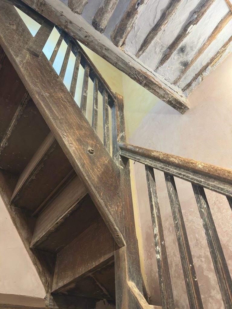 like-staying-in-an-art (4)