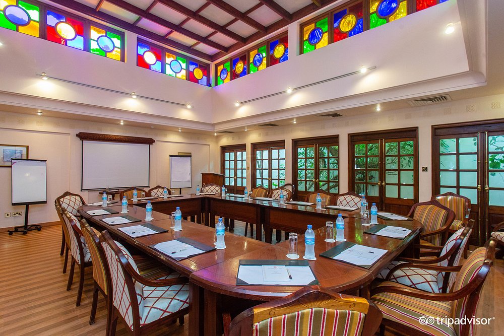 meeting-rooms-v18372813